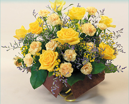 6月の誕生日花 黄色のバラ 花屋が手届け配達 花束などフラワーギフトは フジテレビフラワーネット