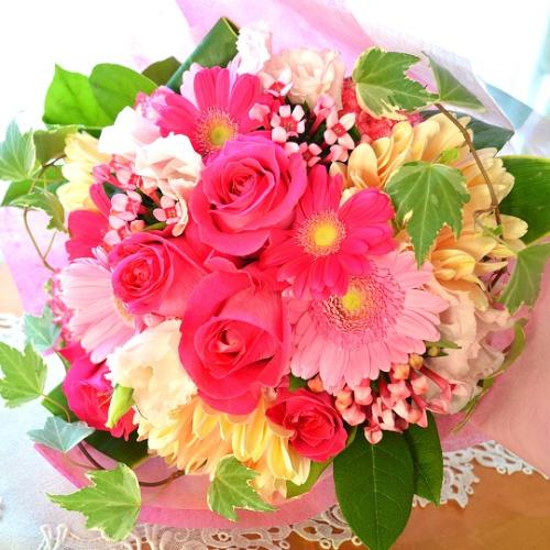 メモリアル ブーケ Lovelypink バラとガーベラの花束 ピンク系 誕生日 結婚記念日 お祝い 歓送迎 送別 歓迎 退職祝い 発表会 花屋 株 川田生花店 のオリジナル商品 フラワーギフトはプロのお花屋さんにおまかせ フジテレビフラワーネット