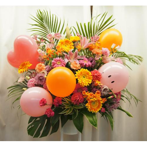 元気でかわいい バルーンスタンド ピンク オレンジ系 花屋 笑 華 のオリジナル商品 フラワーギフトはプロのお花屋さんにおまかせ フジテレビフラワーネット