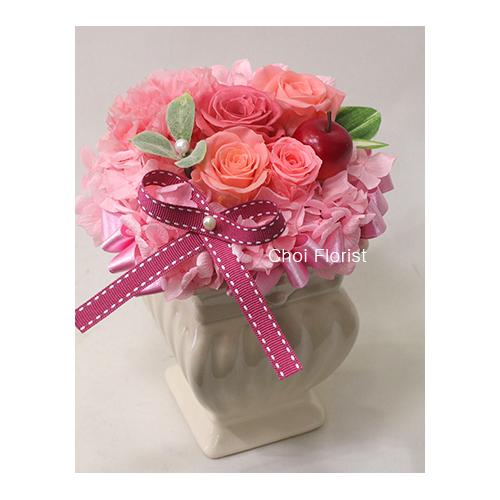 可愛いピンク色のプリザーブド P452 花屋 ｃｈｏｉ ｆｌｏｒｉｓｔ のオリジナル商品 フラワーギフトはプロのお花屋さんにおまかせ フジテレビフラワーネット
