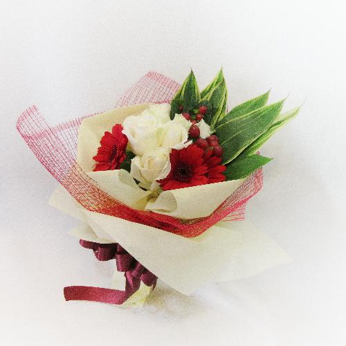 お祝いの贈り物にオススメ薔薇の花束 暖かい祝福 花屋 花ぽかぽか のオリジナル商品 フラワーギフトはプロのお花屋さんにおまかせ フジテレビフラワーネット