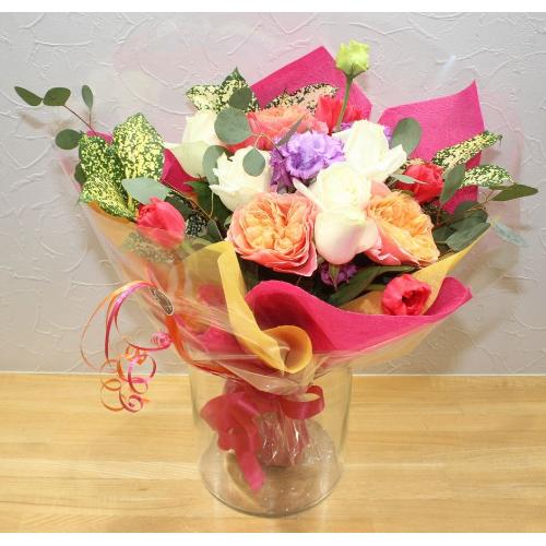 花のんオリジナル ピンクバラ 白バラなどを使ったブーケ調花束 花屋 フラワーショップ 花のん のオリジナル商品 フラワーギフトはプロのお花屋さんにおまかせ フジテレビフラワーネット
