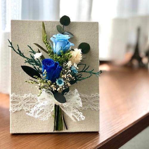 プリザーブドフラワー フラットフレームミニ花束青 花屋 Apertio Floris ｱﾍﾟﾙﾃｨｵｰﾌﾛｰﾘｽ のオリジナル商品 フラワー ギフトはプロのお花屋さんにおまかせ フジテレビフラワーネット