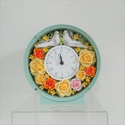 プリザーブドフラワー 鳩花時計グリーン 花屋 Apertio Floris ｱﾍﾟﾙﾃｨｵｰﾌﾛｰﾘｽ のオリジナル商品 フラワー ギフトはプロのお花屋さんにおまかせ フジテレビフラワーネット