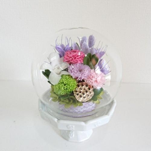 プリザーブドフラワー仏花ガラスドーム 結 紫 花屋 Apertio Floris ｱﾍﾟﾙﾃｨｵｰﾌﾛｰﾘｽ のオリジナル商品 フラワーギフトはプロのお花屋さんにおまかせ フジテレビフラワーネット
