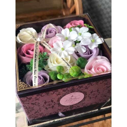 シャボンフラワー】花のかたちの入浴剤：ローズCUTEBOX」| 花屋「ＫＡＺＵ」のオリジナル商品 |  フラワーギフトはプロのお花屋さんにおまかせ！フジテレビフラワーネット