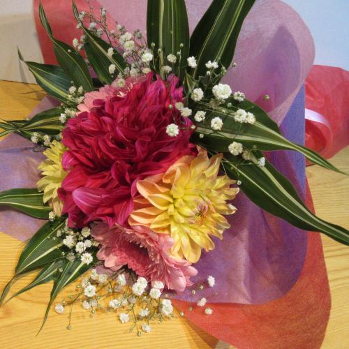 ２色のダリアと大きいガーベラのブーケ花束！」| 花屋「牧野